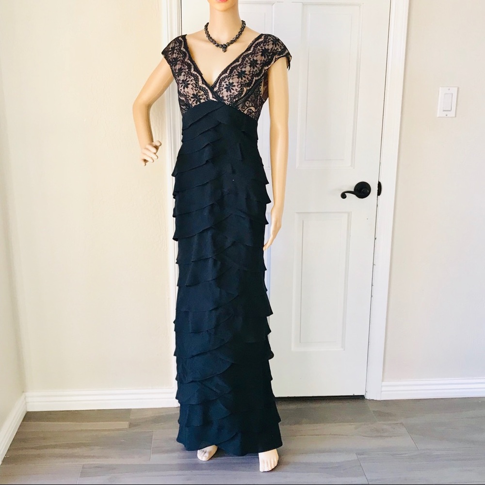 Adrianna Papell evening lace/ruffles dress Size 6